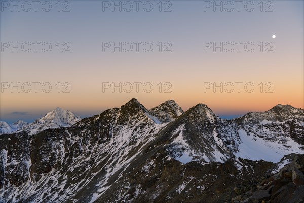 Snowy peak in the morning light - Photo12-imageBROKER-Robert Seitz