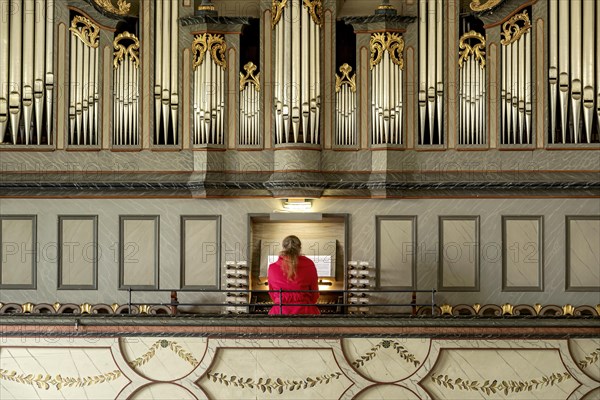 Organist at classicistic organ by Johann-Markus Oestreich