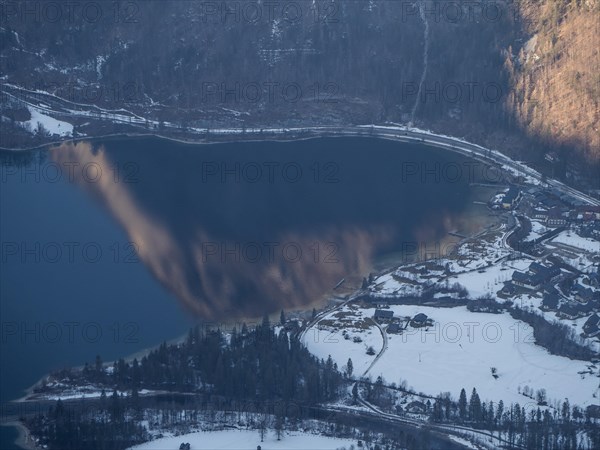 Mountain massif reflected in the Hallstaetter Seel