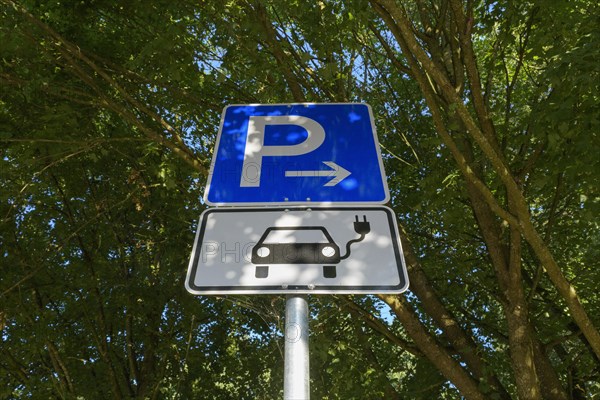 Car power charging station sign