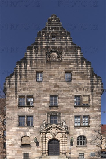 Façade with entrance portal of the courthouse