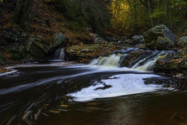 Stromschnellen im Herbst