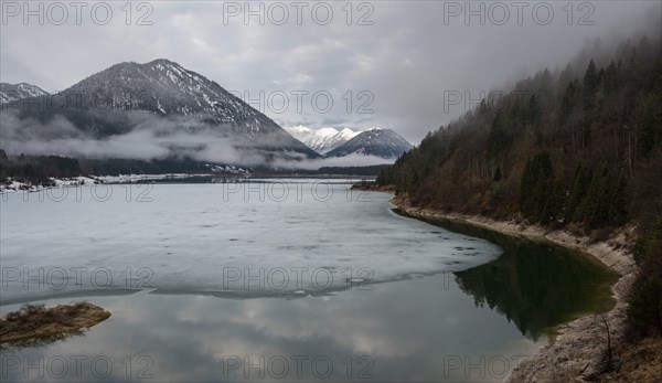 Morning fog at the Sylvenstein reservoir