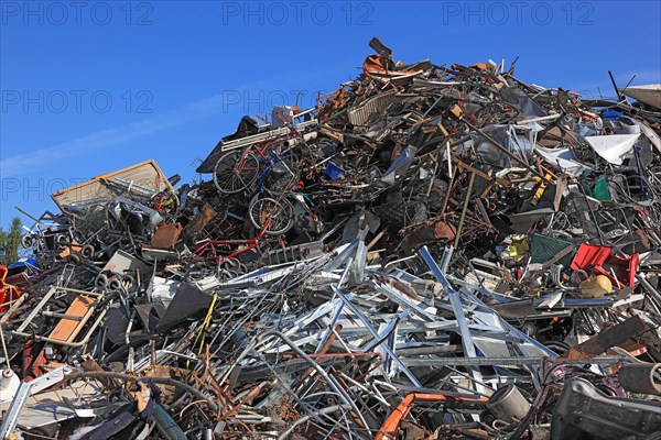 Altmetallhalde auf einem Schrottplatz