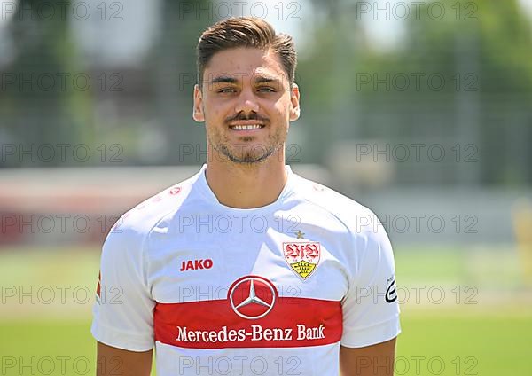 Konstantinos Mavropanos VfB Stuttgart Portraittermin VfB Stuttgart 2022 2023 Licence Player Football 1. Bundesliga Men GER Stuttgart 05. 07. 2022