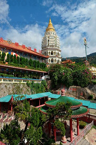 Pagoda of Ten Thousand Buddhas