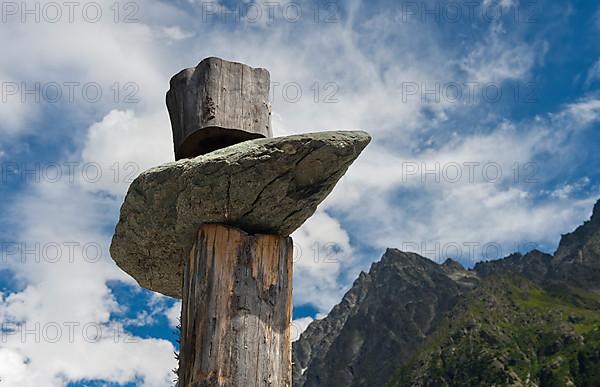 Detail of the sculpture Herweg in Gasterntal by Junior Chamber International Frutigland