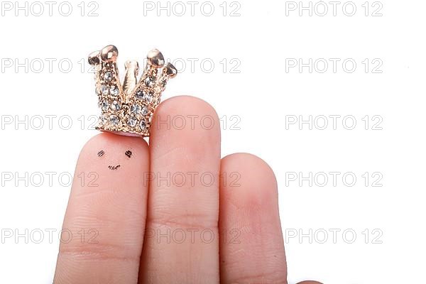 Finger with dots like a face and a crown on the top