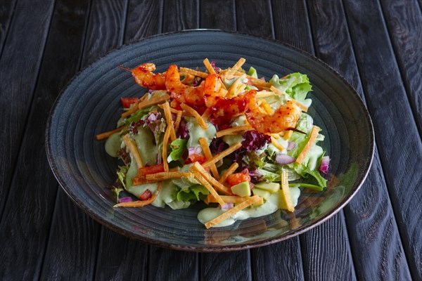 Shrimps on skewer with salad