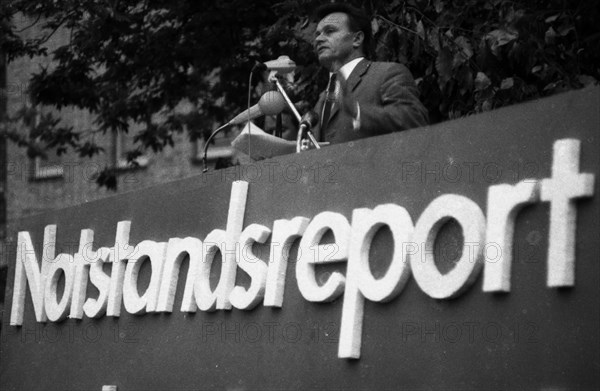 IG Metall reacted to the federal government's emergency laws in 1968 with a youth emergency report congress and demonstrations in Duisburg. Georg Benz at the lectern