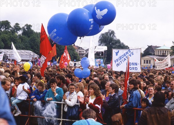 Bonn. Peace demonstration of the 100