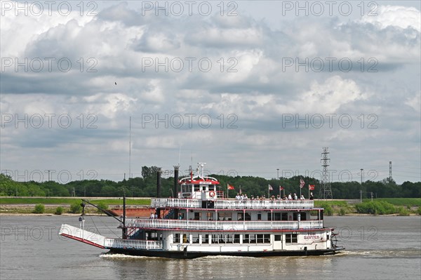 Paddle steamer on the Mississippi