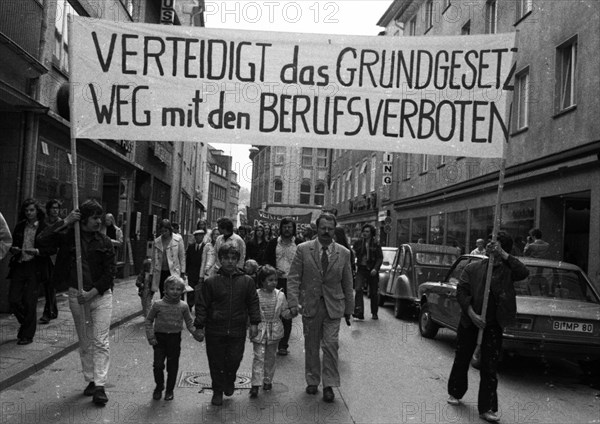 Those affected by the Radical Decree and the occupational bans demonstrated on 10 June 1972 in Bielefeld against the occupational bans