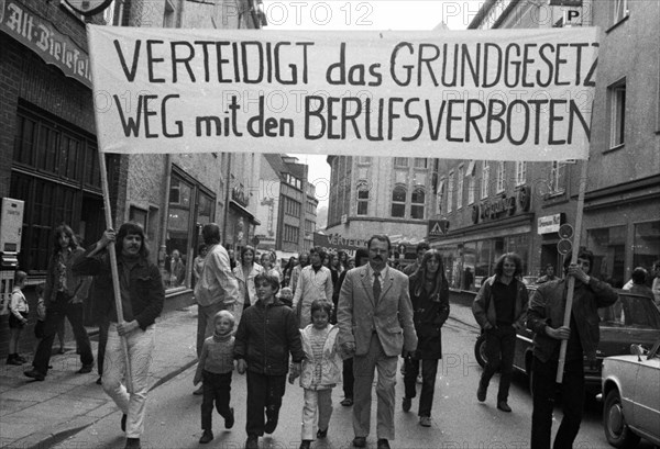 Those affected by the Radical Decree and the occupational bans demonstrated on 10 June 1972 in Bielefeld against the occupational bans