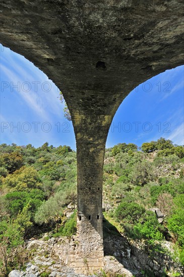 Ponte a Zaglia over the river Ota in the Spelunca gorge between Evisa and Porto