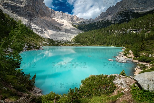 Beautiful Turquoise Lago di Sorapis Lake with Dolomites Mountains, Italy, Dolomites, Italy, Europe