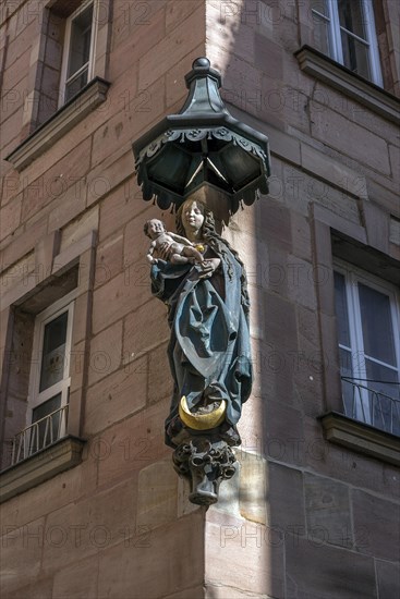 Maria immaculata, house figure on a residential house, Weinmarkt, Nuremberg, Middle Franconia, Bayerrn, Germany, Europe