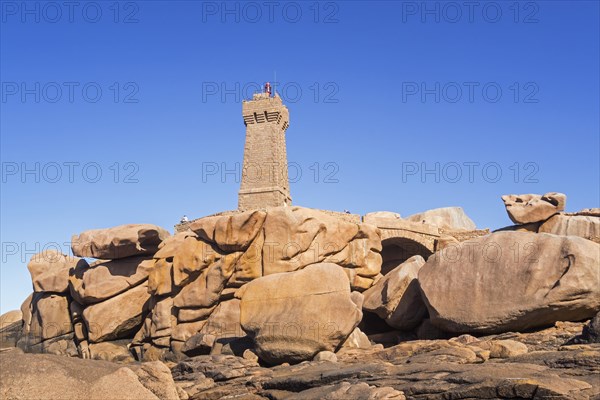 The Pors Kamor lighthouse along the Cote de granit rose