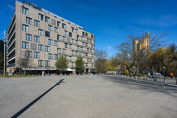 Park Gleisdreieck with new buildings and green spaces