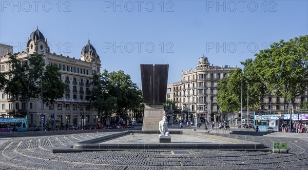 Sculpture La Deessa with fountain