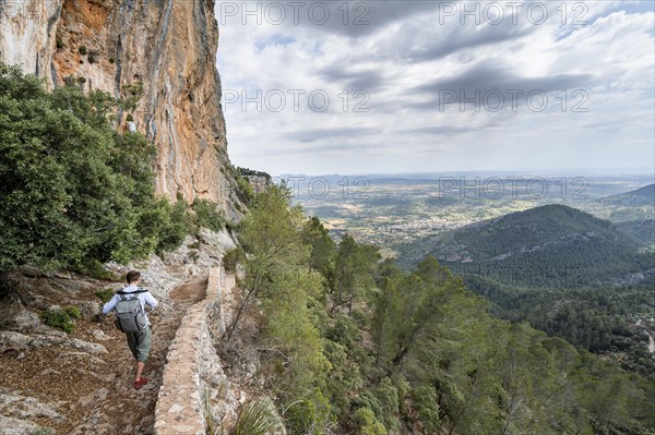 Hikers on the trail to the castle ruins of Castell Alaro