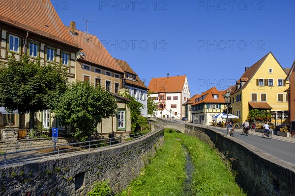 Am Dettelbachwith old town hall