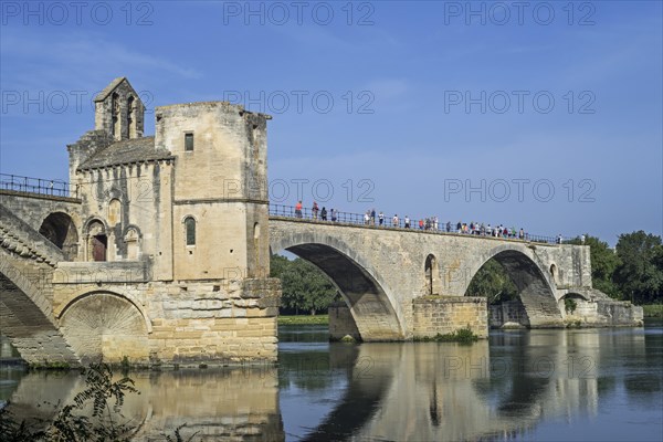 Tourists in summer visiting the Pont Saint-Benezet