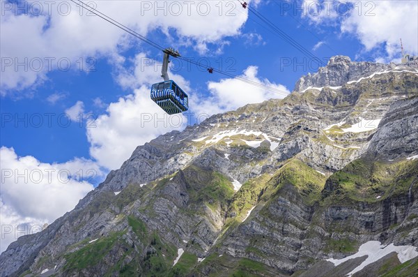 The Schwaegalp-Saentis aerial cableway halfway along the trail against the picturesque backdrop of the Saentis