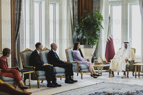 (L-R) Annalena Baerbock (Buendnis 90 Die Gruenen), Federal Minister for Foreign Affairs, and Sheikh Tamim bin Hamad bin Khalifa Al Thani, Emir of the State of Qatar, photographed during a joint meeting in Doha, 17 May 2023. Baerbock is travelling to Saudi Arabia and Qatar on her three-day trip., Doha, Qatar, Asia