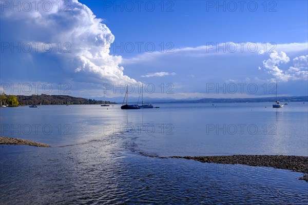 On the lakeside promenade