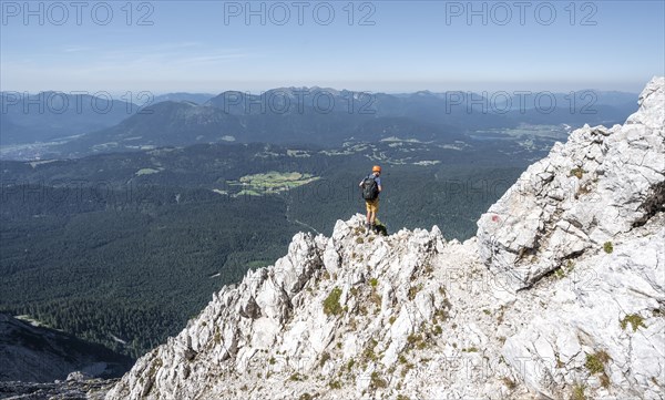 Climbers on the rock climbing the Obere Wettersteinspitze