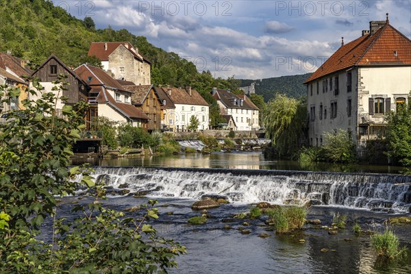 The village of Lods and the river Loue