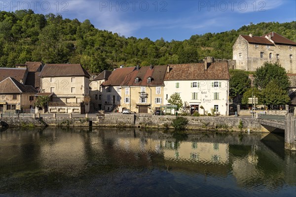 The village of Lods and the river Loue