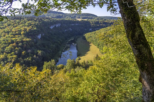 River landscape in the valley of the Loue near Lizine