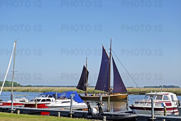 Sailing tour