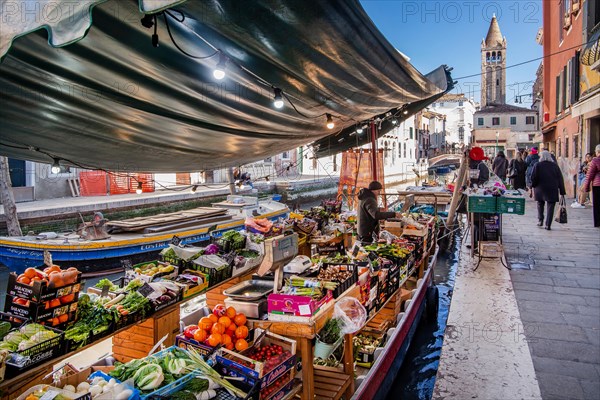 Floating fruit and vegetable market on Rio S. Barnaba