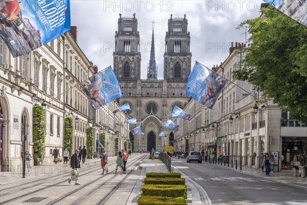 Rue Jeanne d'Arc boulevard and the cathedral in Orleans