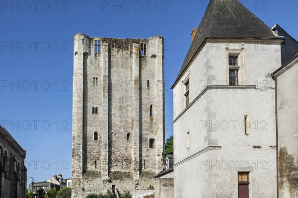 Donjon of the medieval Chateau de Beaugency
