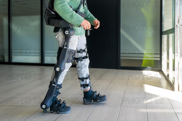 Mechanical exoskeleton