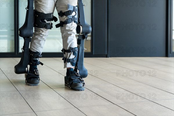 Mechanical exoskeleton