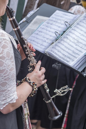 Musician with clarinet and sheet music plays for dancing at the traditional Tanzlindenfest in Limmersdorf