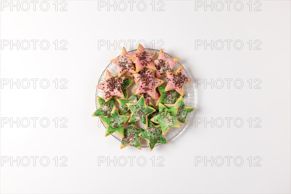 Glass plate with decorated cinnamon stars