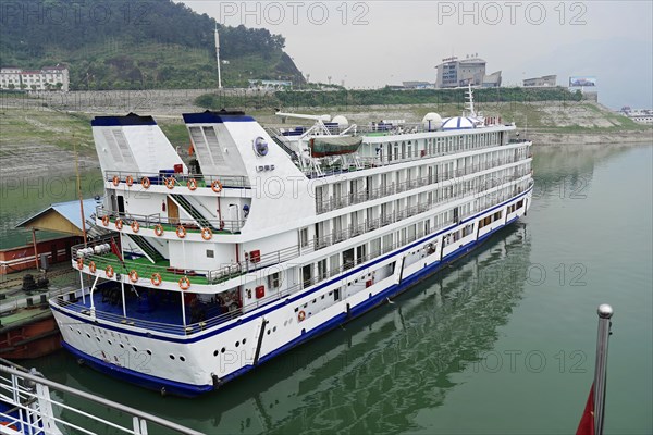 Cruise ship on the Yangtze River