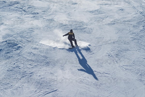 Snowboarder