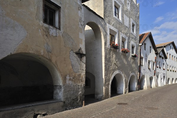 Arcade covered sidewalk pavement along the Laubengasse at Glorenza