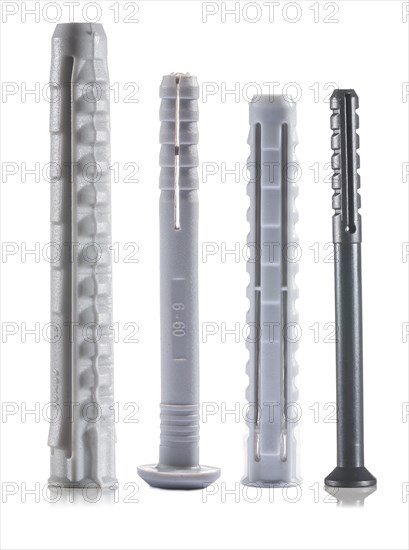 Set of insulated plastic dowels