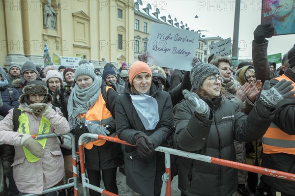 Demonstrators at the central rally, farmers' protest, Odeonsplatz, Munich, Upper Bavaria, Bavaria, Germany, Europe