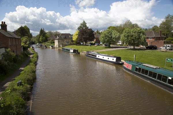 Narrow boats on the Kennet and Avon canal, Hungerford, Berkshire, England, UK