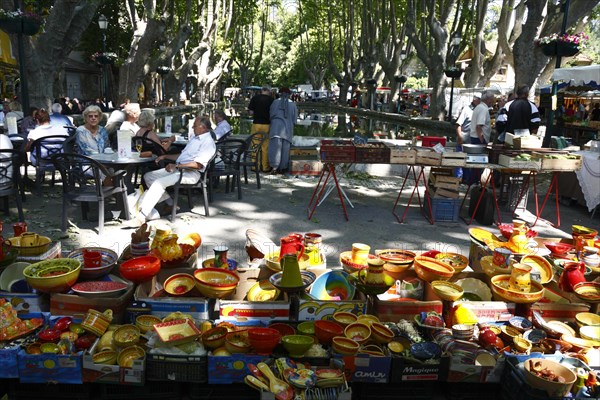 Market in Curcuron by the village pond, Luberon, Vaucluse, Provence, France, Europe