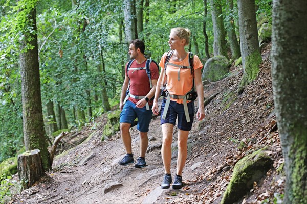 Symbolic image: Young couple hiking in the Palatinate Forest, here on the fifth stage of the Palatinate Wine Trail between Neustadt an der Weinstrasse and St. Martin